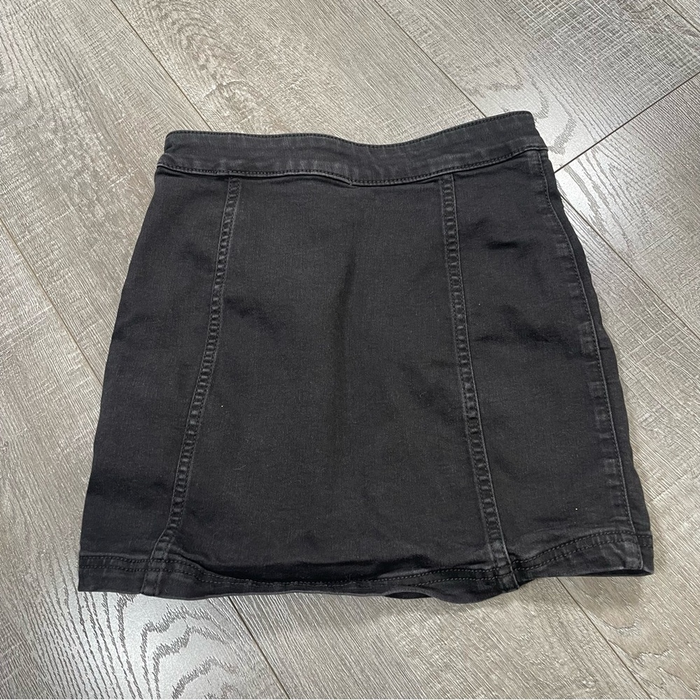 FREE PEOPLE Black Button-Front Mini Skirt Size 0 - Picture 3 of 7